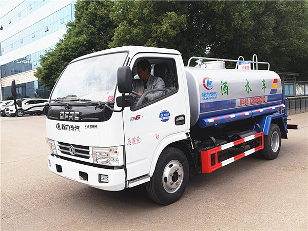 東風多利卡灑水車