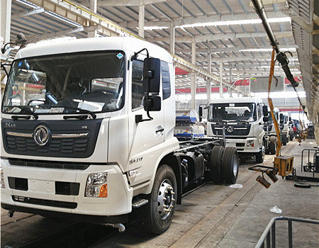 程力標(biāo)準(zhǔn)化灑水車(chē)流水線